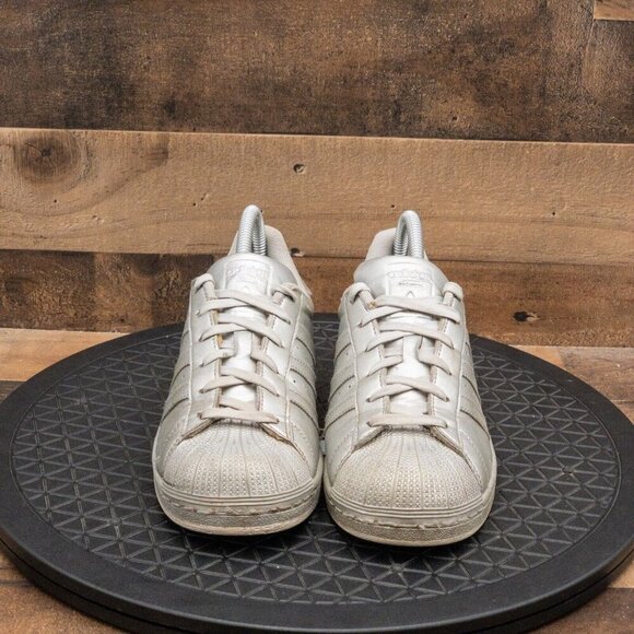 ADIDAS SUPERSTAR WOMENS ATHLETIC SHOES TRIPLE SILVER RETRO SNEAKERS SIZE 7 - Picture 2 of 9